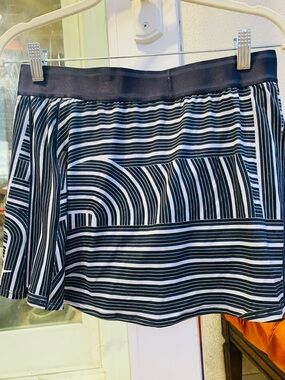 Nike Dri-FIT Skort Medium Black White Striped Tennis Golf Athletic Skirt